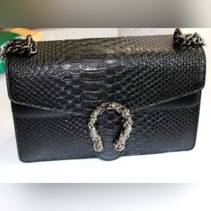 Ladies shoulder. Nwot OS